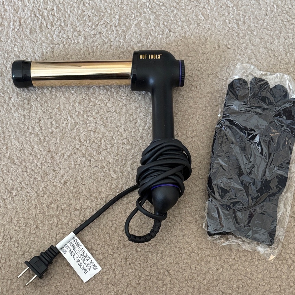 Hot Tools Black and 24kt Gold Curling Iron 1 1/4 inches barrel